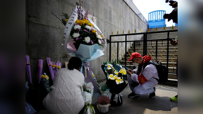 कोई पूर्वजों की कब्र पर फूल चढ़ा रहा, हजारों नहीं कर पाए अपनों का अंतिम संस्कार
