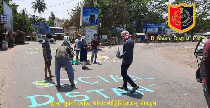 রুখতে করোনা, পথে আলপনা!