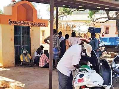 ಕೊರೊನಾ ಸೋಂಕಿನ ಭಯವಿಲ್ಲದೇ ಲಾಕ್‌ಡೌನ್‌ ನಡುವೆ ಹಳ್ಳಿಗಳಲ್ಲಿ ಜೂಜಾಟ!