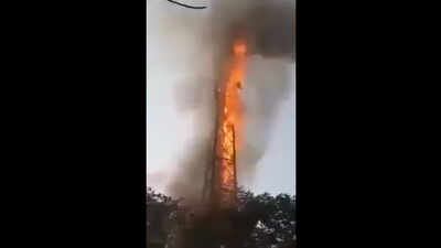 ब्रिटेन: कोरोना लाया फेक न्यूज की मुसीबत, फर्जी थिअरी पर मोबाइल टावर जला रहे लोग