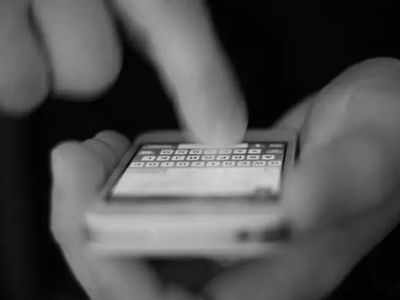 अलर्ट: smartphone pinky सिंड्रोम से बचकर रहें