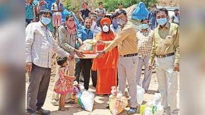 ಸಿದ್ಧರಬೆಟ್ಟ ಶ್ರೀಗಳಿಂದ ನಿತ್ಯ 350 ಜನರಿಗೆ ಆಹಾರ, ಮಧುಗಿರಿ-ಕೊರಟೆಗೆರೆ ಭಕ್ತರ ಸಹಕಾರ