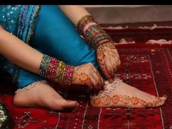 പൊതുവേ പറയും, സ്വര്‍ണം കാലില്‍ അണിയരുത്