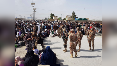 पाकः अफगान शरणार्थियों की वापसी को खोला बॉर्डर, जनसैलाब से सोशल डिस्टेंसिंग हुई तार-तार