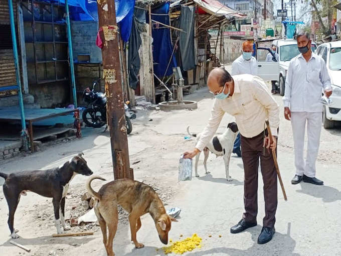 भूखा देखकर हुआ दुख