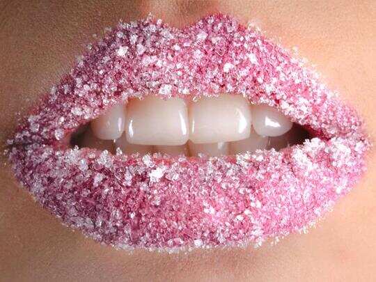 Lips ka kalapan kaise door kare : Dark lips treatment at home - चुटकियों  में घर बैठे दूर होगा होंठ का कालापन