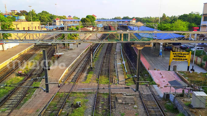 ​ലോക് ഡൗണിൽ നിശ്ചലമായ കോഴിക്കോട് നഗരം​; ചിത്രങ്ങൾ കാണാം.​