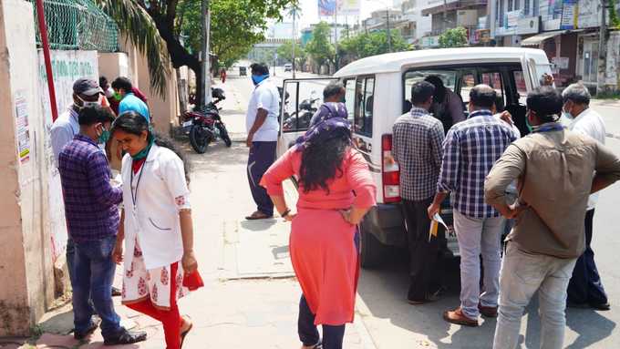 ​രോഗബാധിതരിൽ ആദ്യം ഒന്നാമതുണ്ടായിട്ടും അതിജീവിക്കുന്ന കേരളം