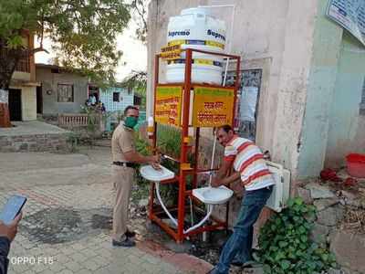 हस्ता गावात बसविले दोन सॅनिटायझर यंत्र