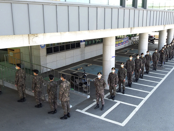 ​कोरोना को दक्षिण कोरिया ने रोका, सेना का रोल अहम