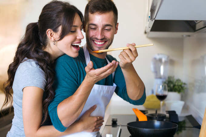 couples cooking