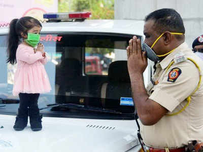 कोरोना से जंग, पुलिस के साथ सड़क पर निकलीं दुनिया की सबसे छोटी महिला ज्योति आम्गे