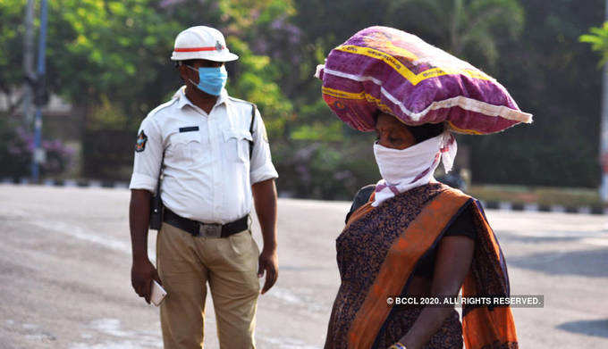 ಹರಸಾಹಸಪಡುತ್ತಿರುವ ನಿಯಮಪಾಲಕರು