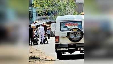 গুজবের জেরে বিশাল লাইন মদের দোকানে