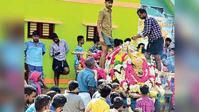तमिलनाडु: बैल के अंतिम संस्कार में शामिल हुए लोग, पुलिस ने दर्ज किया केस