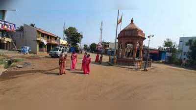 ಲಾಠಿ ಹಿಡಿದ ಆಶಾ ಕಾರ್ಯಕರ್ತೆಯರು