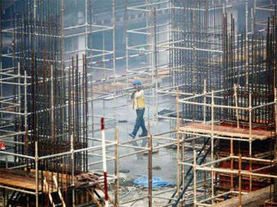 १२ लाख बांधकाम कामगारांना राज्य सरकार देणार प्रत्येकी २ हजार रुपये