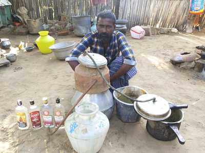 குக்கரில் சாராயம் காய்ச்சிய தொழிலாளி கைது!