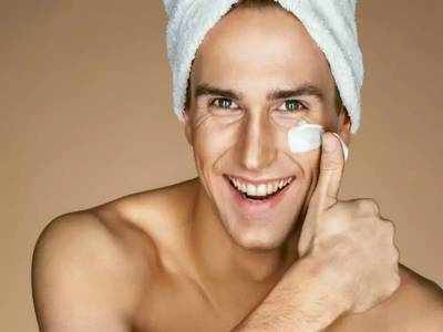 Tips For Glowing Skin: लड़कों को सुंदर चेहरे के लिए हल्दी में मिलानी चाहिए ये एक चीज, 5 मिनट में खिल जाएगा चेहरा