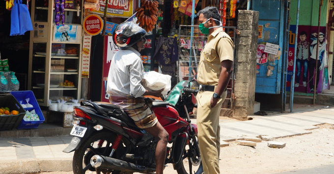 ​സർക്കാർ ജീവനക്കാർക്ക് സ്വന്തം വാഹനത്തിൽ യാത്ര