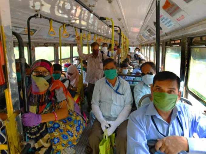 मुंबई में बेस्ट बस की डराने वाली तस्वीर
