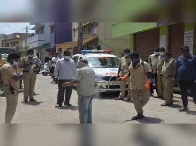 ಬೆಳ್ಳಬೆಳಗ್ಗೆ ರಸ್ತೆಯಲ್ಲಿ ಹಣ ಎಸೆದು ಕೊರೊನಾತಂಕ ಸೃಷ್ಟಿಸಿದ ಕಿಡಿಗೇಡಿಗಳು..!