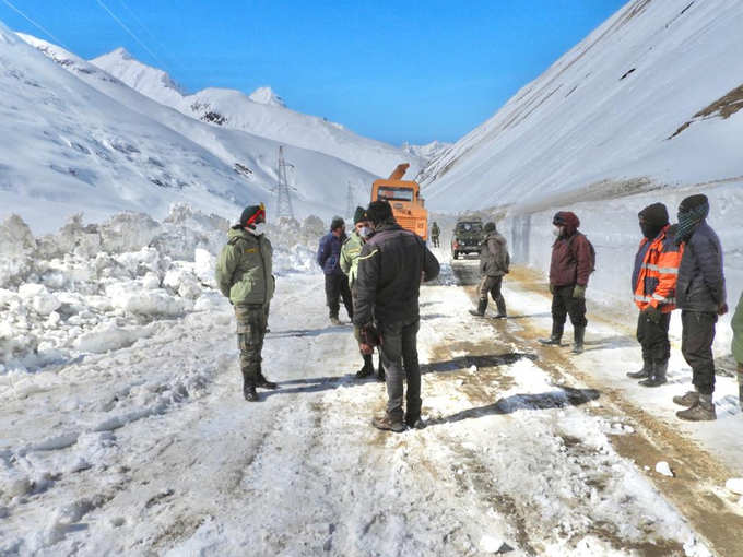 जोजिला खुला, लेह तक पहुंचा जरूरी सामान