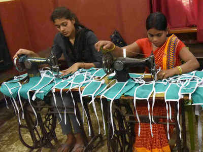 भारत में कोरोना: असम में मास्क की कमी, 2,600 महिलाएं मोर्चे पर
