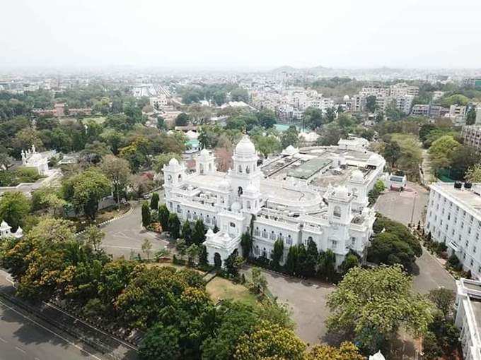 లాక్‌డౌన్ ఎఫెక్ట్: బోసిపోయిన భాగ్యనగరం