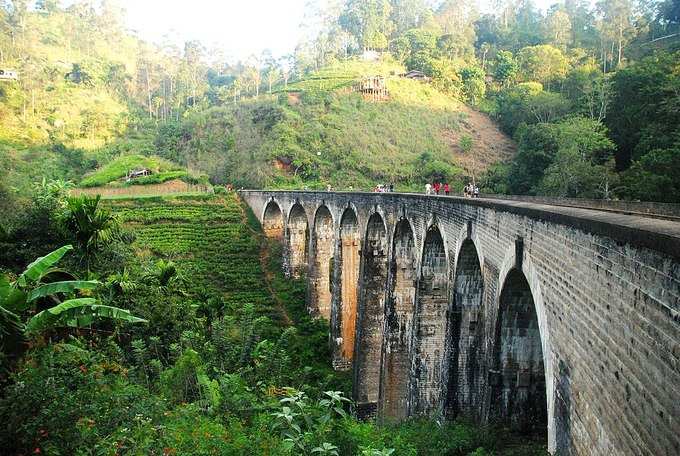 ​ಎಲಾದಲ್ಲಿ ಒಂಬತ್ತು ಕಮಾನು ಸೇತುವೆ ಡೆಮೋಡಾರಾ