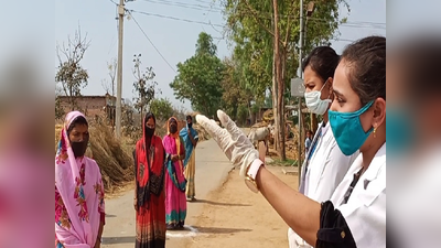 सोनभद्र: आदिवासी इलाकों में लोगों को कोरोना से बचाने पहुंची डॉक्टर बेटियां