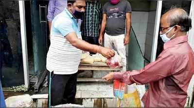 পুষ্টির সঙ্গে স্বাদ ফেরাতে গ্রামে মাংস বিলি প্রধানের