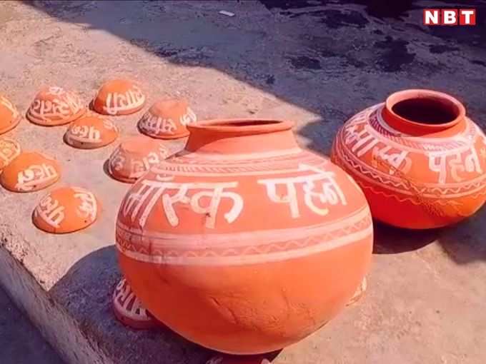 मटकों पर संदेश और चित्रकारी