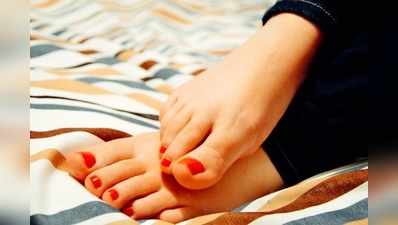 Pedicure At Home: बेसिक चीजों से घर पर ही करें पेडिक्‍योर, रूखे-सूखे पैर हो जाएंगे साफ और मुलायम