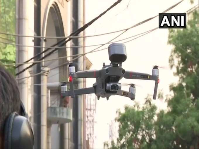 दिल्ली पुलिस का स्पेशल ड्रोन देखा क्या...