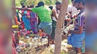 ತುಮಕೂರಿನಲ್ಲಿ ಕೊರೊನಾ ಆಪತ್ತು ತಡೆಗೆ ದೇವರ ಮೊರೆ: ಸಾಮಾಜಿಕ ಅಂತರ ಮರೆತ ಗ್ರಾಮಸ್ಥರು