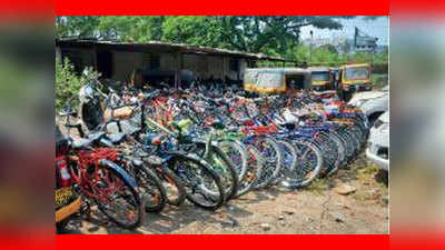 मुंबईः जमापूंजी से साइकलें खरीद निकल पड़े, 57 मजदूरों के खिलाफ FIR, साइकलें भी जब्त