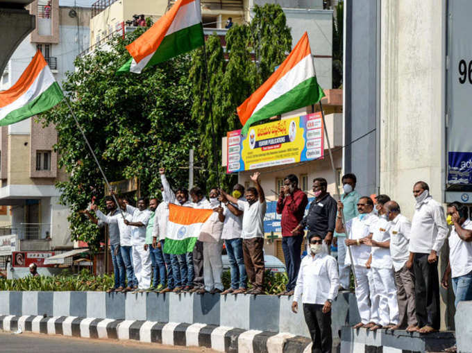 ​डॉक्टर और स्वास्थ्यकर्मियों की खुशी का नहीं ठिकाना