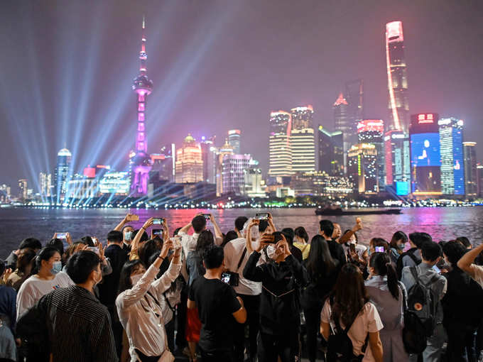 शंघाई में मजदूर दिवस पर जुटी लाखों की भीड़