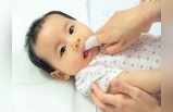 नवजात शिशु की जीभ कैसे साफ करें