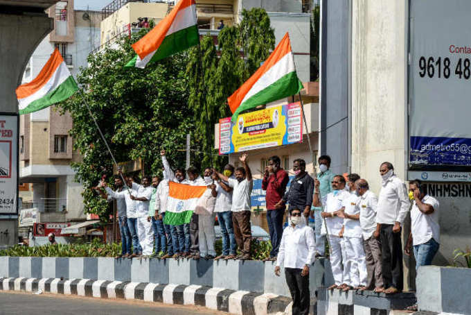 সেনার কুর্নিশ করোনাযোদ্ধাদের!