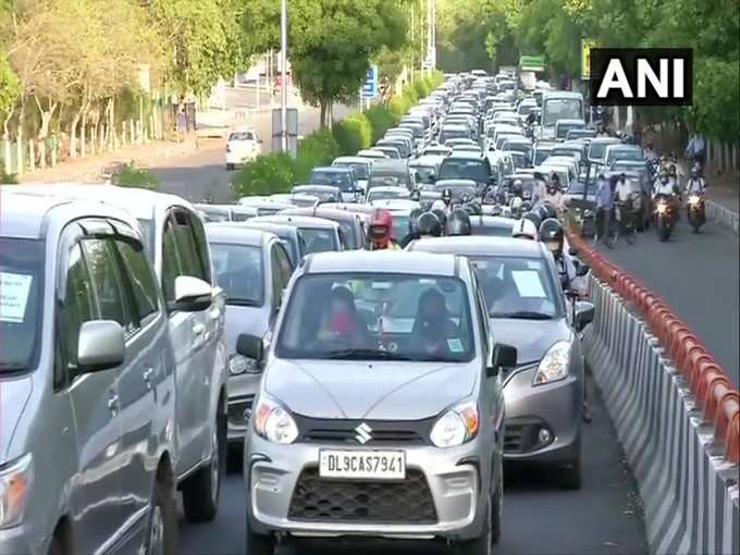 पहले ही दिन लगा भीषण जाम