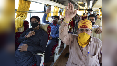 भारत में फंसे करीब 200 पाक नागरिक वाघा सीमा के  रास्ते स्वदेश लौटे