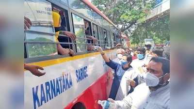 ಬೆಂಗಳೂರು ಬಿಟ್ಟು ಹಸಿದು ಹೋಗದಿರಲೆಂದು ಹೊಟ್ಟೆ ತುಂಬ ಆಹಾರ ಕೊಟ್ಟು ಕಳುಹಿಸುತ್ತಿರುವ ದಾನಿಗಳು