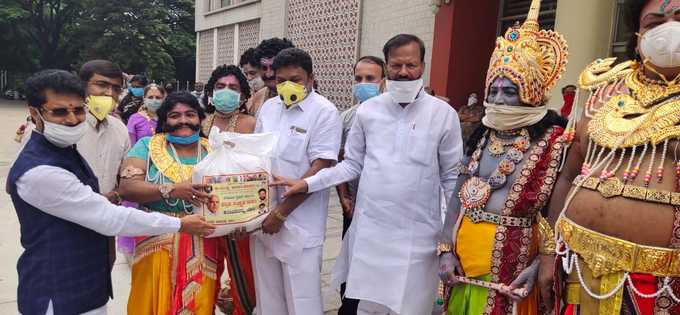 ಜಾಗೃತಿ ಮೂಡಿಸೋರಿಗೆ ಅಗತ್ಯ ಸಾಮಗ್ರಿ