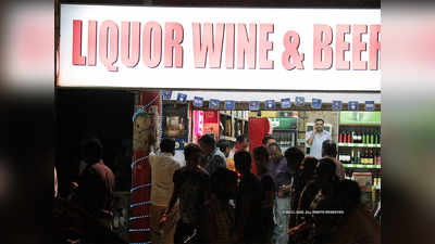 शराब के लिए लोगों की भारी भीड़, कोर्ट ने कहा- बंद करो दुकान और ऑनलाइन बेचो