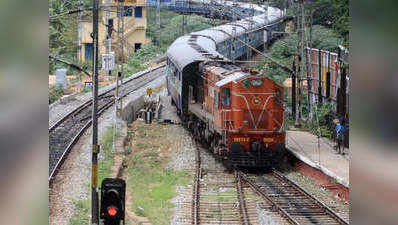 Lockdown: पूर्वी तटीय रेलवे ने लोगों से रेल की पटरियों पर न चलने की अपील