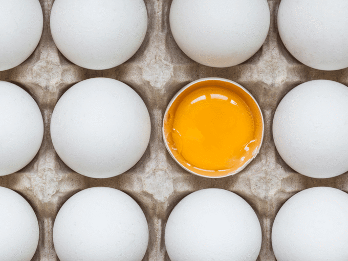 बाळ कधी खाऊ शकतं अंडी?
