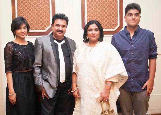 Sripriya Family Photo