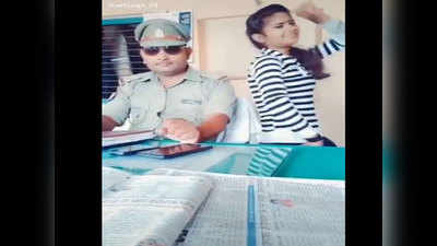 जौनपुरः थाने में सपना चौधरी के गाने पर लड़की ने दरोगा संग बनाया टिकटॉक वीडियो, जांच के आदेश